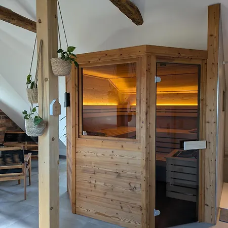 Rotes Nest Apartament *